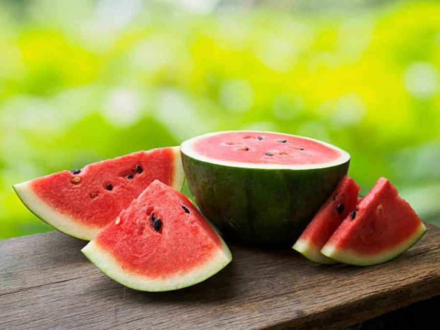 В Алматинской области продолжается сбор ягод и бахчевых культур