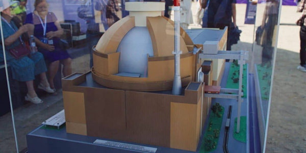 Как будет выглядеть первая АЭС в Казахстане: журналистам показали макет станции