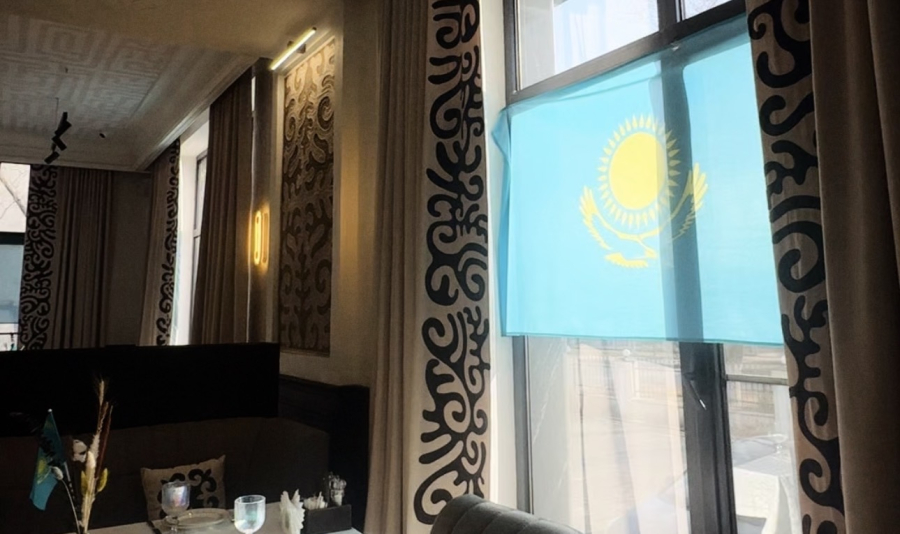 День Независимости: в Конаеве украшены объекты бизнеса