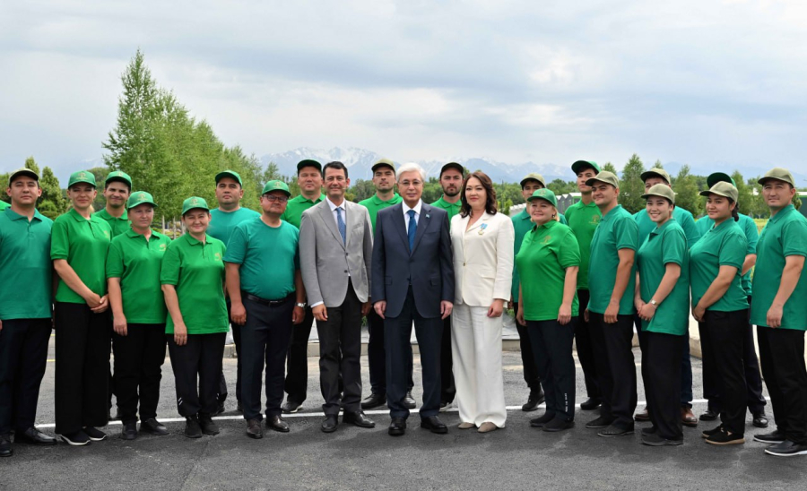 Алатауда заманауи жылыжай кешені мен ірі көшет орталығының жұмысы таныстырылды
