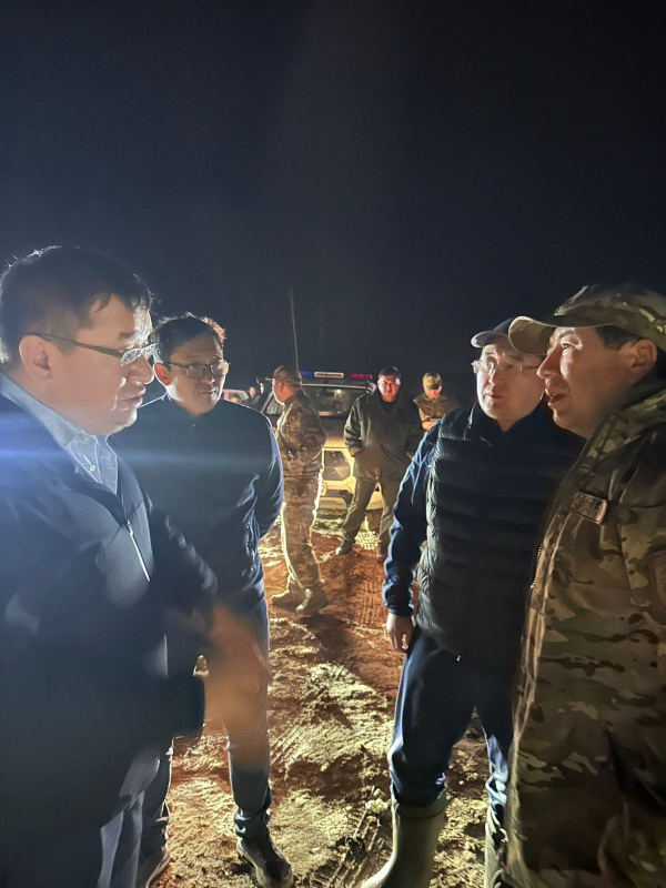Алматы облысының әкімі қоқыс полигонындағы өрт орнына барды