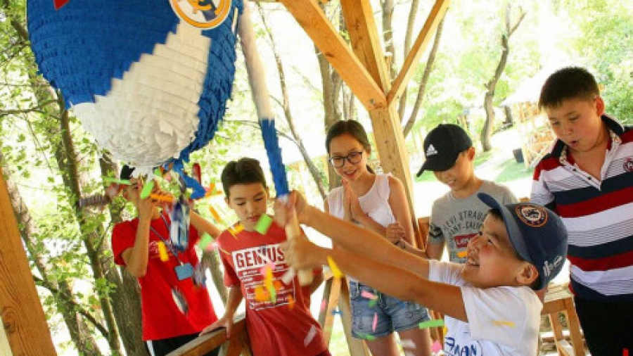 Более 309 тысяч школьников охватят летним отдыхом в Алматинской области