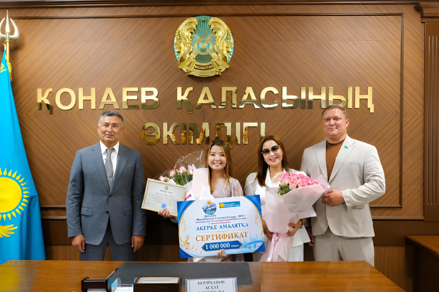 Қонаев қаласының әкімі «Славян базарының» жеңімпазы Ақерке Амалятты қабылдады