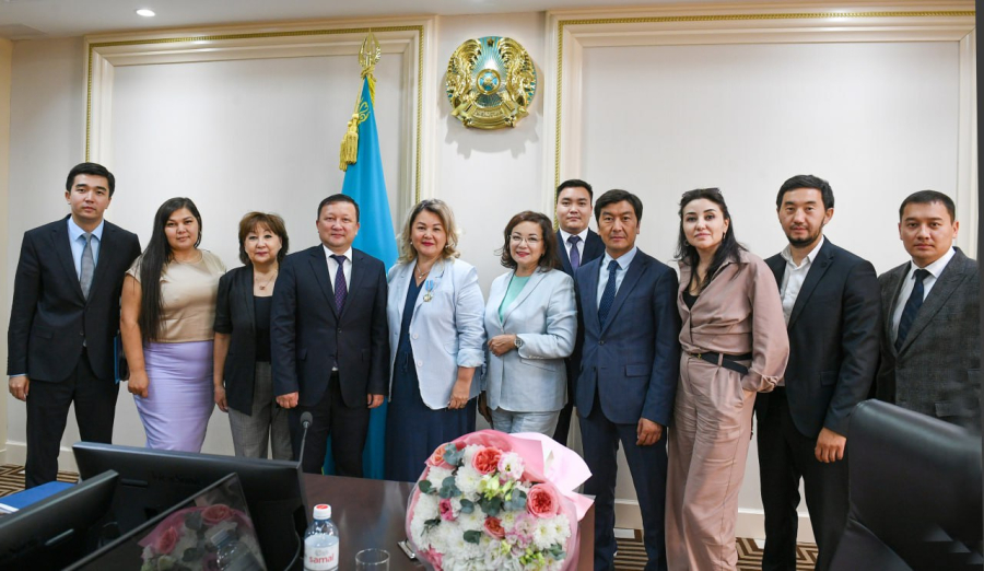 Қымбат Хангельдина награждается орденом «Құрмет»