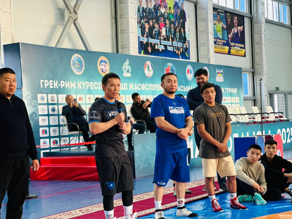 Мастер-класс от олимпийских призёров: Нурбакыт Тенизбаев и Канатбек Бегалиев поделились опытом с юными борцами