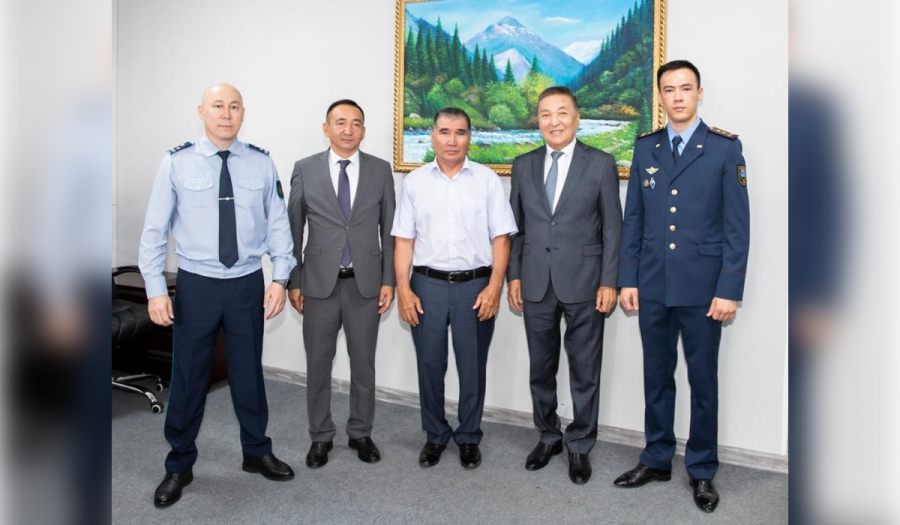 Алмалыбақтағы ерлік: 10 жасар баланы иттен арашалап қалған Серікбек Сақайбаев марапатталды