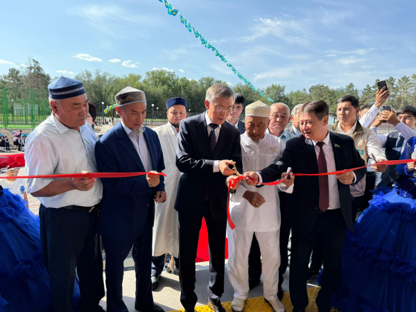 Две новые школы к Дню Конституции