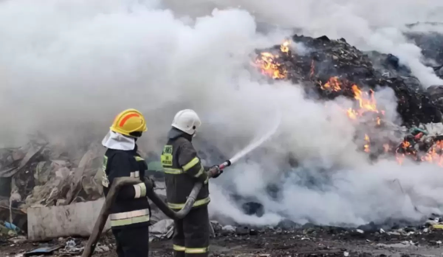 Алматы облысында қоқыс полигонындағы өртті сөндіру жалғасуда