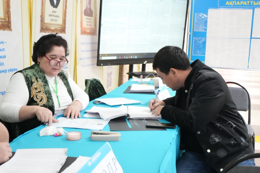 Лидеры молодежных организаций приняли участие в референдуме в Алматинской области