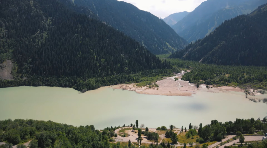 Красота озеры Есик