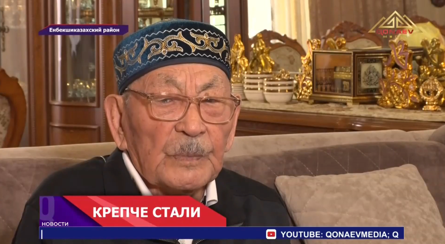 Ему 101 — и он за рулём, верхом на коне и с книгой в руках!