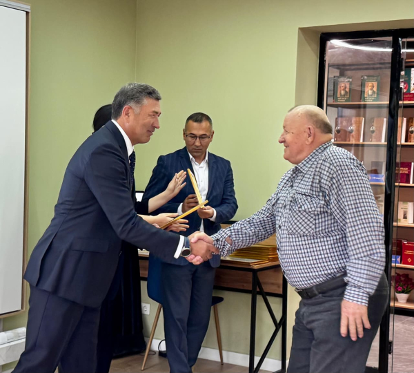 Қонаевта Қарттар күніне орай қала тұрғындарына құрмет көрсетілді