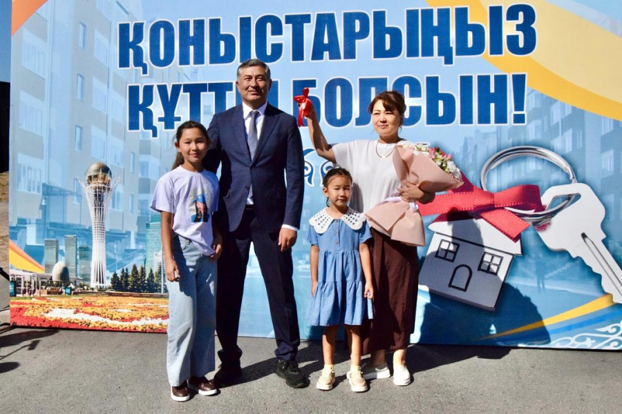 Конституция күні: Қонаевта 42 отбасыға пәтер кілті табысталды