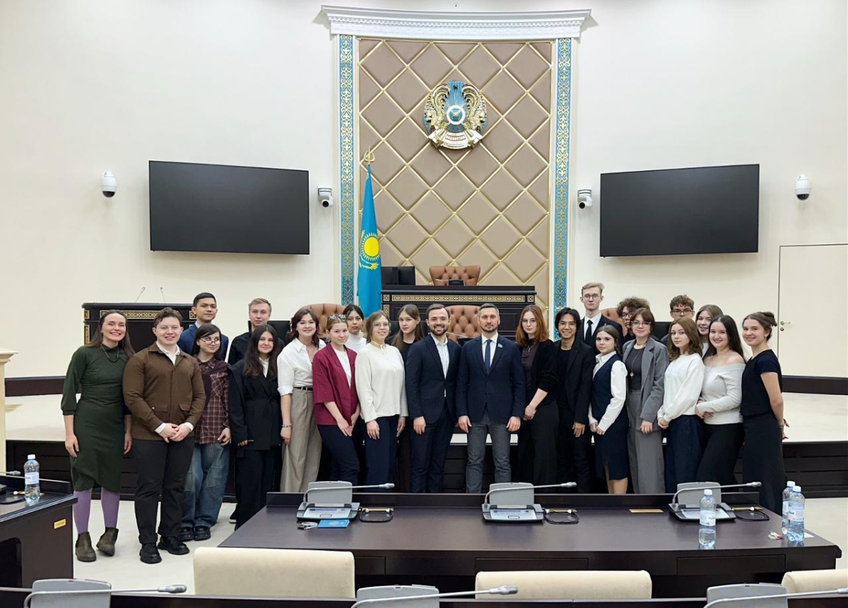 В Сенате обсудили основные положения Конституции с представителями активной молодежи из регионов