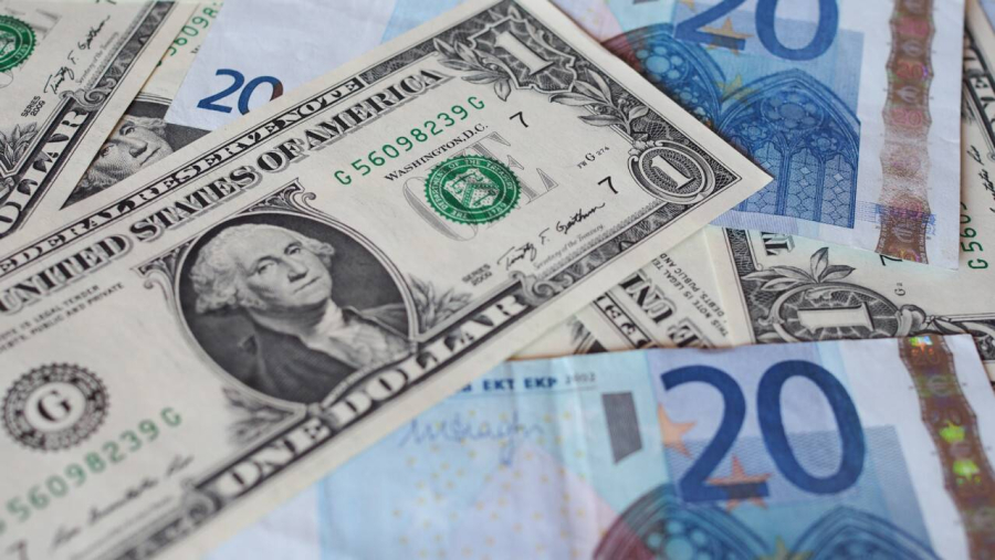 Доллар остался на отметке 518 тенге