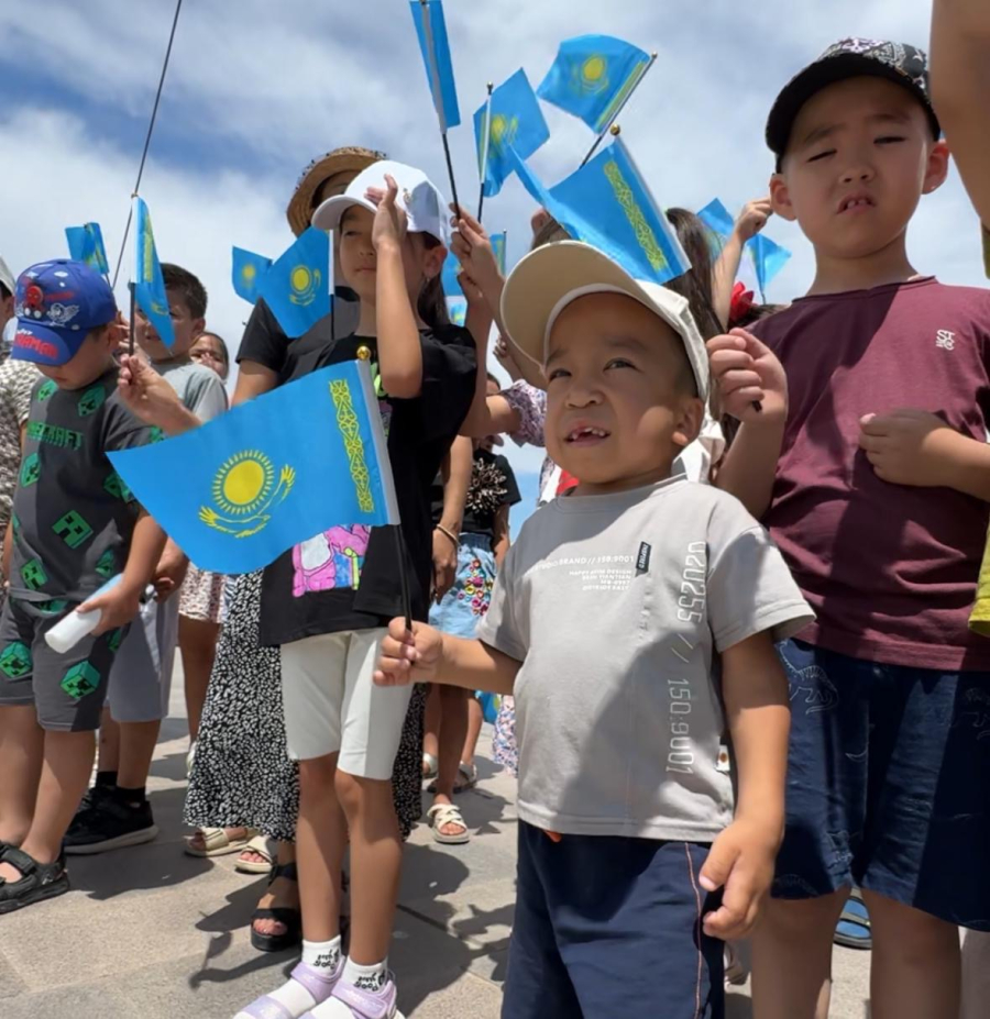 Флайборд және автошеру: Қонаевта Мемлекеттік рәміздер күні ерекше форматта өтті
